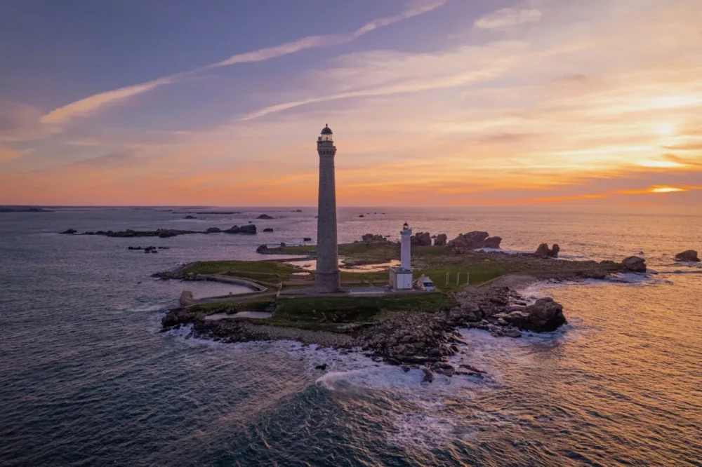 Sunset sur le plus haut phare d'Europe Bretagne Finistère By Tranchig aeral