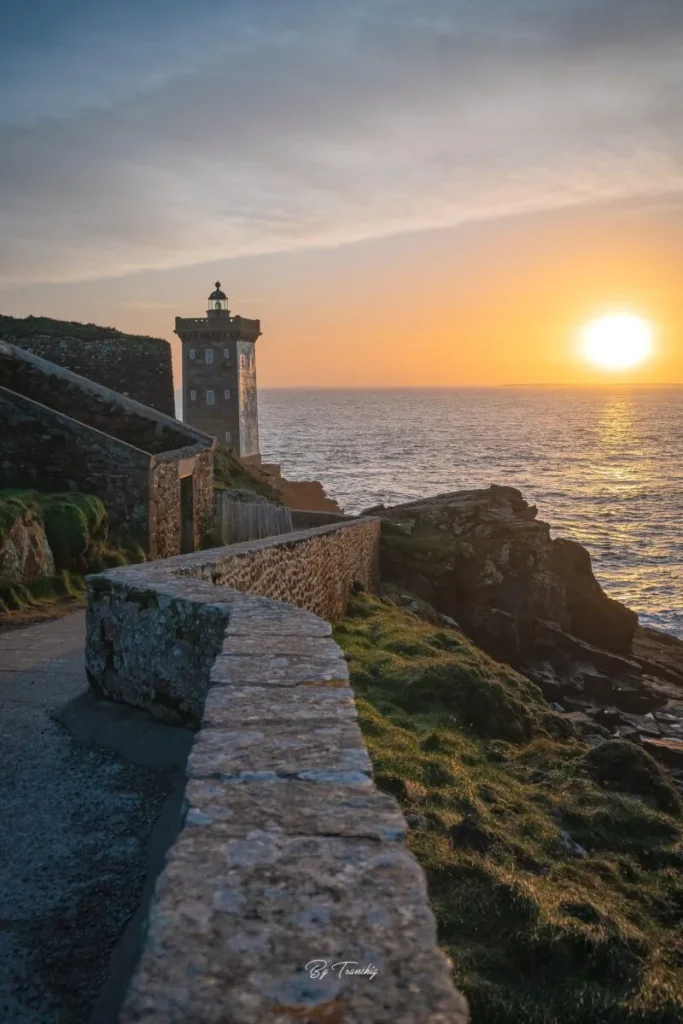 Sunset en mer d'Iroise Phare Kermorvan Bretragne Finistère By Tranchig