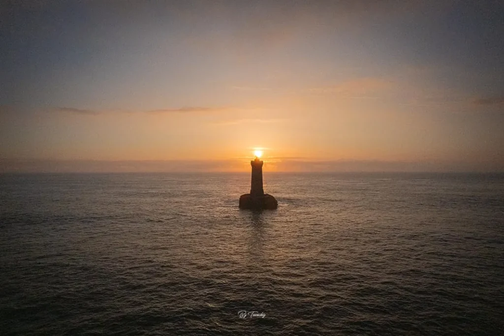 Coucher de soleil sur Le Four Lighthouse aerial dji Bretagne Finistere By Tranchig