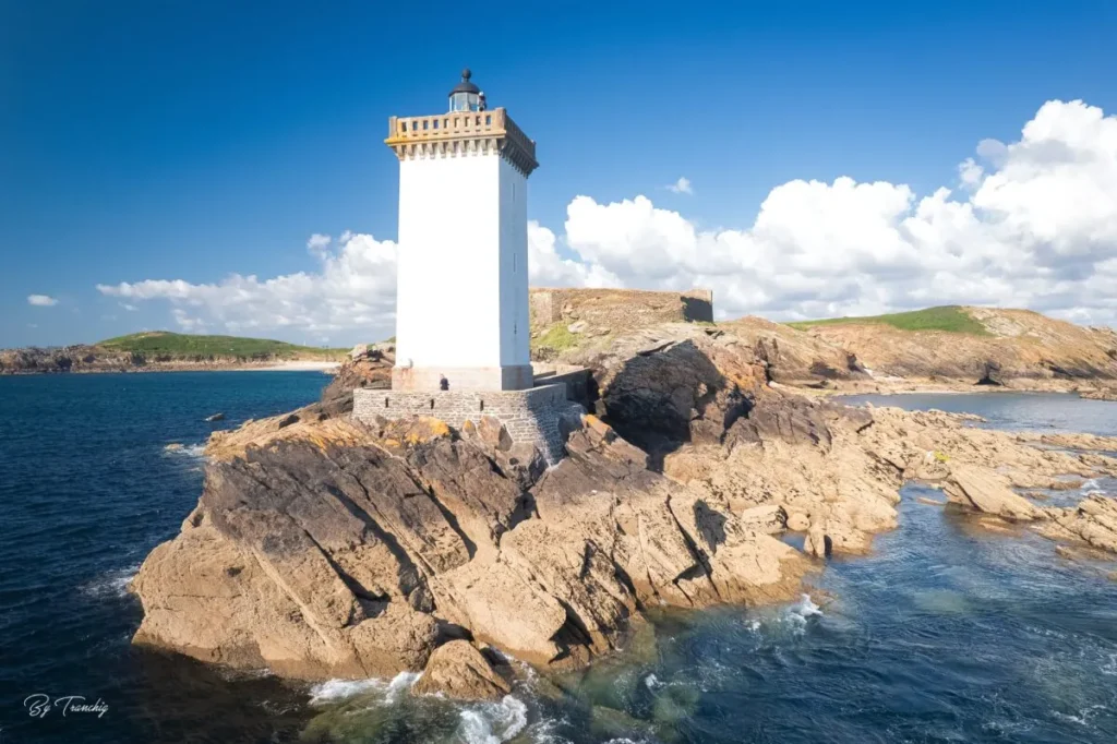 Le Phare de Kermorvan côté mer aérial dji Pays d'Iroise Bretagne Finistère By Tranchig